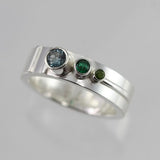 Bague vintage en argent avec cristaux verts