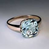Bague vintage en or et cristal bleu