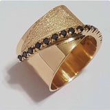 Bague vintage en or avec cristal noir irrégulier