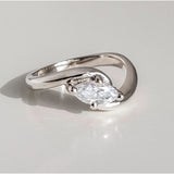 Bague vintage en argent ondulé avec zircone