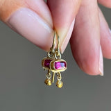 Boucles d'oreilles vintage en or avec cristaux rouges carrés