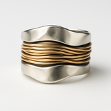 Bague en argent avec fils dorés