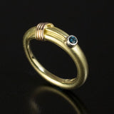 Bague vintage en verre bleu noué et fil d'or