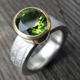 Bague vintage en argent avec verre olive brillant