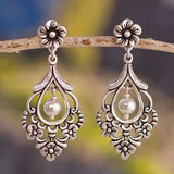 Boucles d'oreilles pendantes vintage avec fleurs et perles