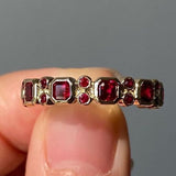 Bague vintage avec cristaux rouges