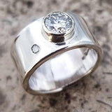 Bague vintage en verre blanc argenté