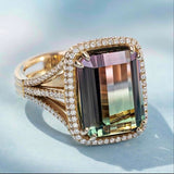 Bague vintage en or avec zircone rouge verdâtre