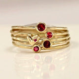 Bague vintage en cristal rouge et or superposé en forme de cœur