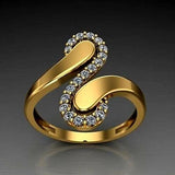 Bague vintage en zircone dorée en forme de clé