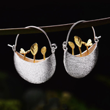 Boucles d'oreilles panier florales plaquées or en argent