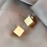 Boucles d'oreilles cubiques élégantes en or