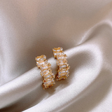 Boucles d'oreilles élégantes avec zircone en or