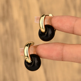 Boucles d'oreilles élégantes en or et pierre noire