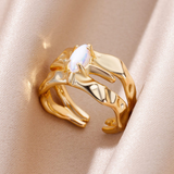 Bague ovale en pierre de lune dorée