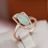 Élégante bague en pierre verte