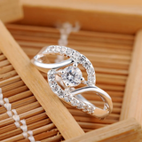 Bague élégante en argent avec zircone arrondie