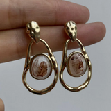 Boucles d'oreilles vintage en or avec pierres blanches irrégulières