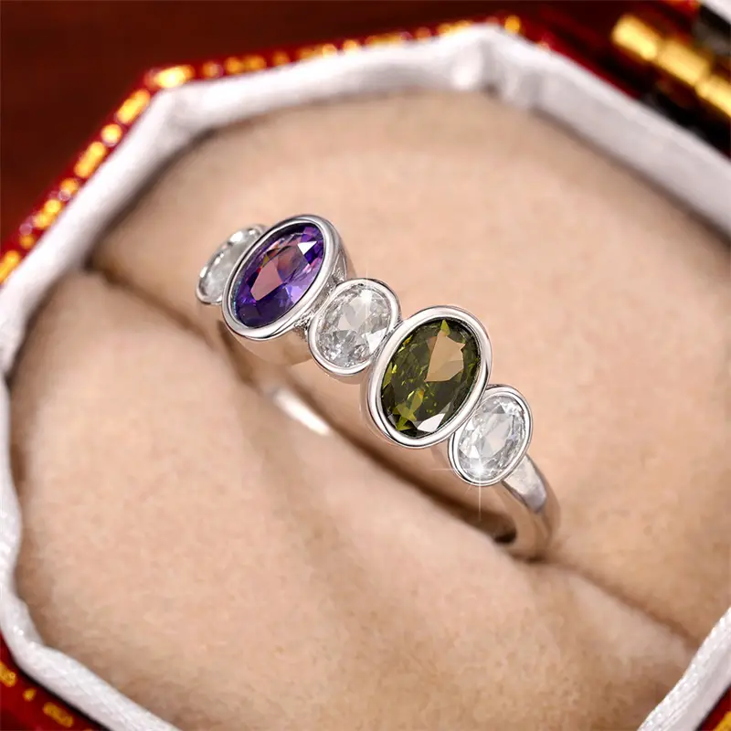 Bague vintage incrustée d'olives violettes