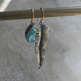 Boucles d'oreilles vintage en argent avec cristal bleu et feuilles