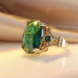 Bague vintage en or avec pierre verte brillante