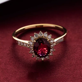 Bague vintage en or avec cristal rouge