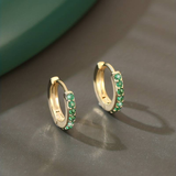 Boucles d'oreilles élégantes avec zircon vert incrusté