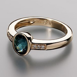 Bague vintage en or incrustée de cristaux bleus