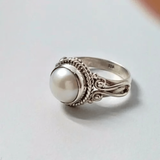 Bague vintage incrustée de perles