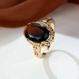 Bague vintage en or avec pierre foncée