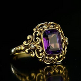 Bague vintage en or incrustée de zircone violette