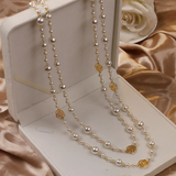 Élégant collier en or et perles