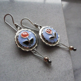 Boucles d'oreilles vintage en forme de fleurs arrondies en émail