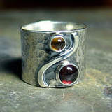 Bague vintage en argent avec pierre rouge