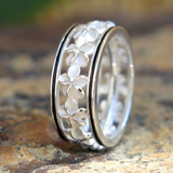 Bague vintage blanche à motif floral en argent