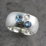Bague vintage en argent avec cristal bleu
