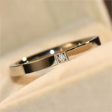 Bague vintage fine incrustée de zircone