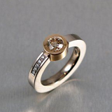 Bague vintage en verre orange incrusté et zircone