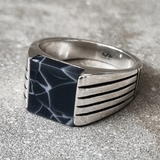 Bague vintage en argent avec pierre foncée
