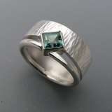 Bague vintage en argent avec incrustation de cristal vert