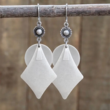 Boucles d'oreilles pendantes blanches vintage