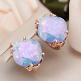 Boucles d'oreilles élégantes en opale violette arrondie