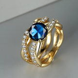 Bague vintage en or avec zircone bleue superposée