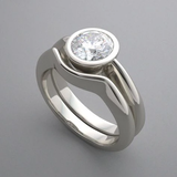 Bague vintage en argent incrustée de cristal
