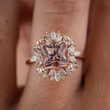 Bague vintage incrustée d'une fleur en cristal