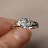 Bague vintage en argent avec cristal ovale bleu