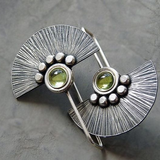 Boucles d'oreilles vintage en argent avec cristal vert en forme de croissant