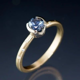 Bague vintage avec boule en cristal bleu