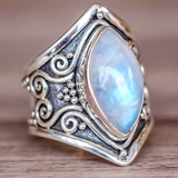 Bague vintage ovale en argent avec opale blanche