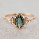Bague vintage en or avec incrustation de verre vert